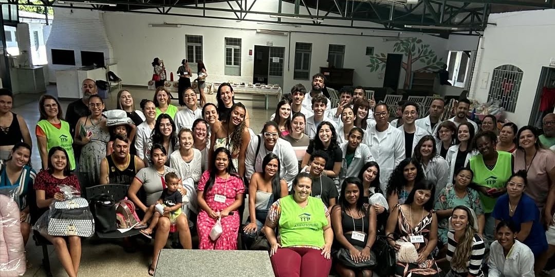 Encontro comunitário com voluntários e famílias atendidas pelo DAPS